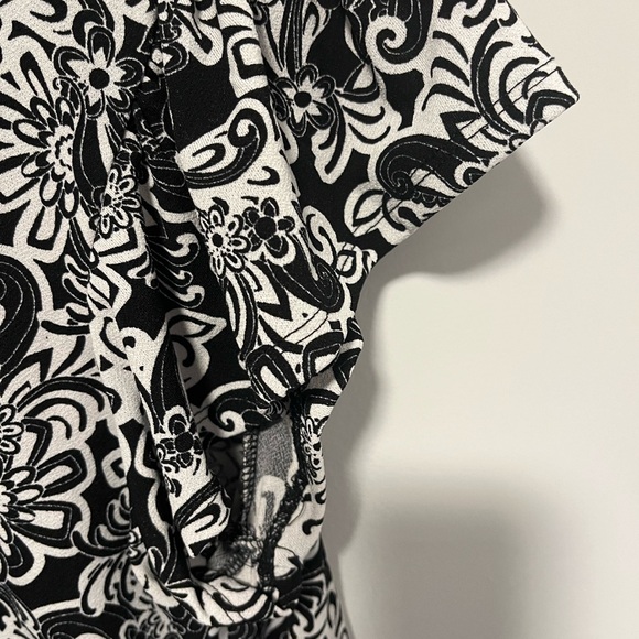 Adrienne Vittadini women’s short sleeve Blouse - Picture 3 of 5